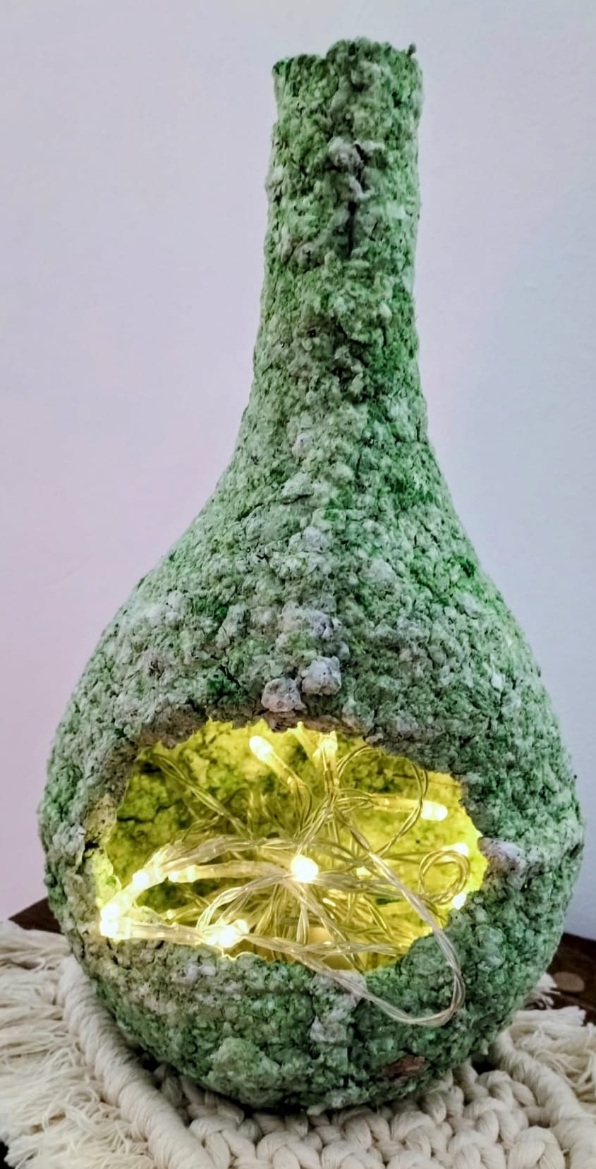 Vaso verde con luce dentro fatto a mano